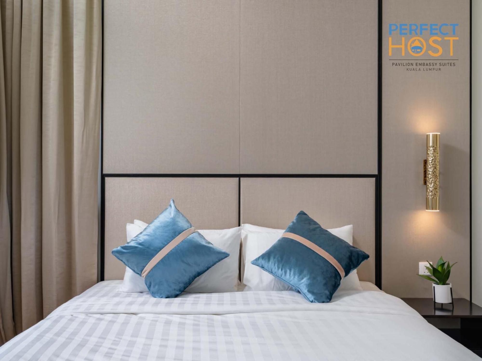 Pavilion Embassy Suites Kl By Perfect Host Куала Лумпур Стая снимка