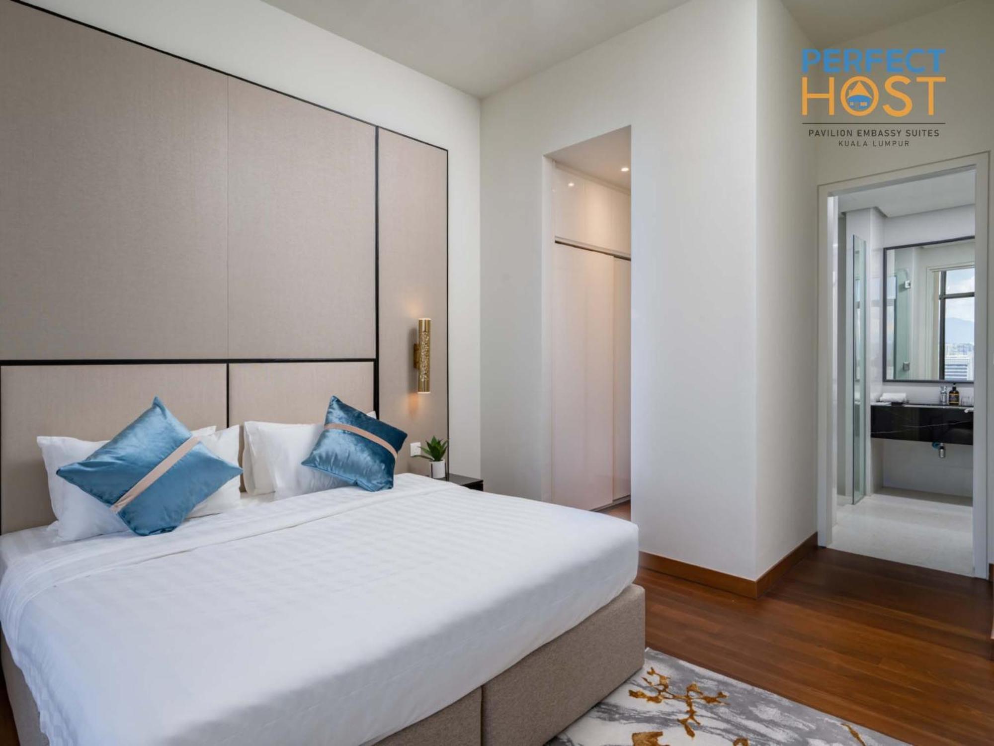 Pavilion Embassy Suites Kl By Perfect Host Куала Лумпур Стая снимка